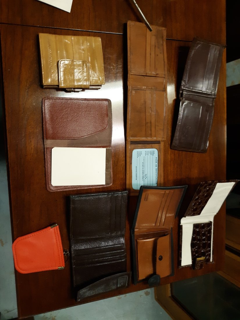 Wallets lot of 8 coach, blaque,pierre cardin (1 of 4)