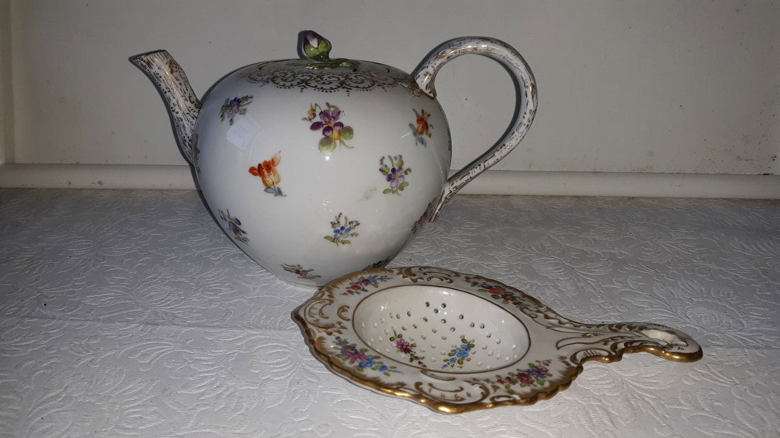 Meissen Porcelain Teapot with Flower Design w/ tea strainer (1 of 4)