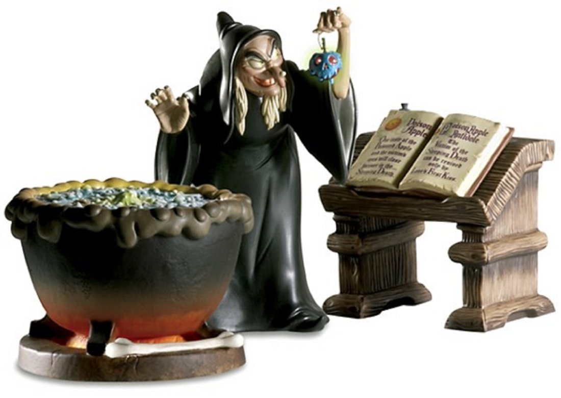 WDCC Rare Evil to the Core Snow white #1230025 sculpture figurine: from estate collector this is the rare members only piece beautiful sculpture #1230025 with box and COA see pics