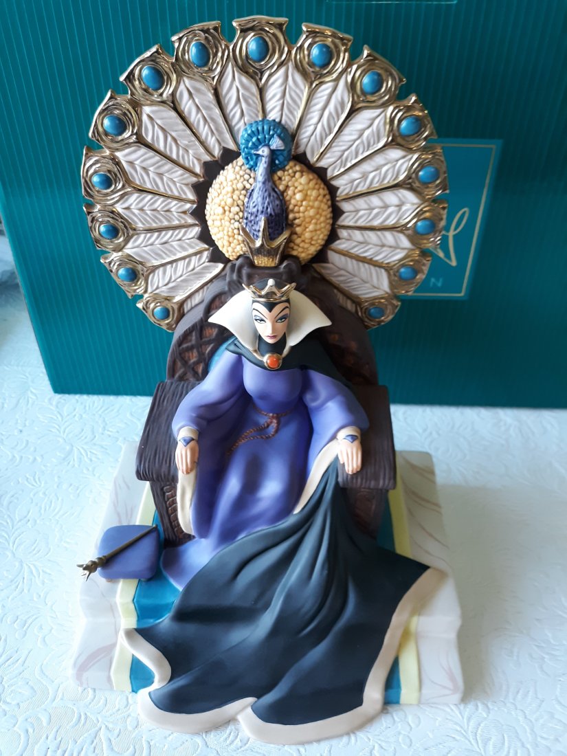 WDCC Enthroned Evil Queen 1205544 in box w/coa (1 of 5)