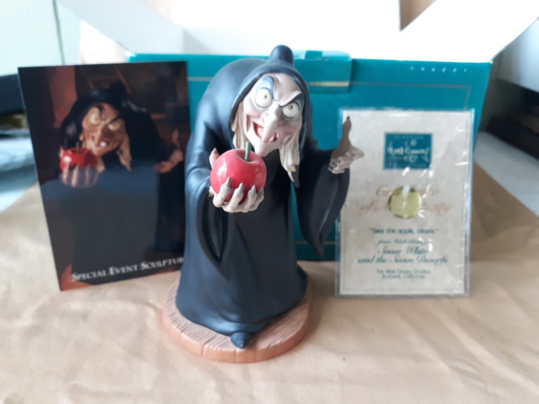 WDCC take the apple dearie Snow white witch RARE Figurine sculpture (1 of 4)