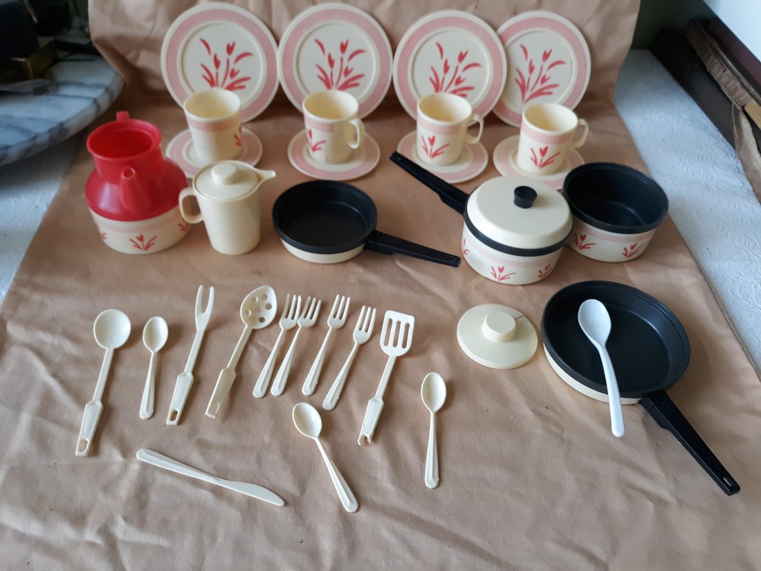 Rare pattern Chilton Globe childs play dishes tea (1 of 4)