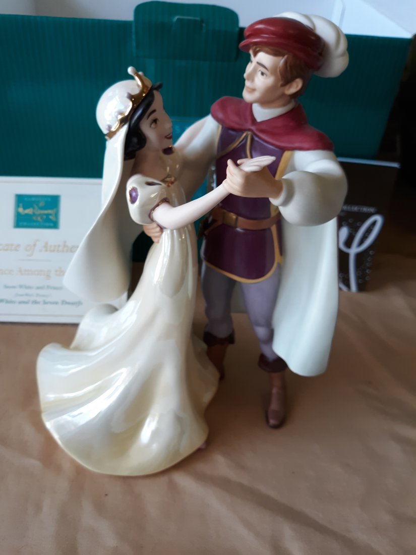 WDCC a dance among the stars snow white and Prince charming: from estate collection #4004515 with original box and coa and booklet for collectors great Walt Disney collectible see pics
