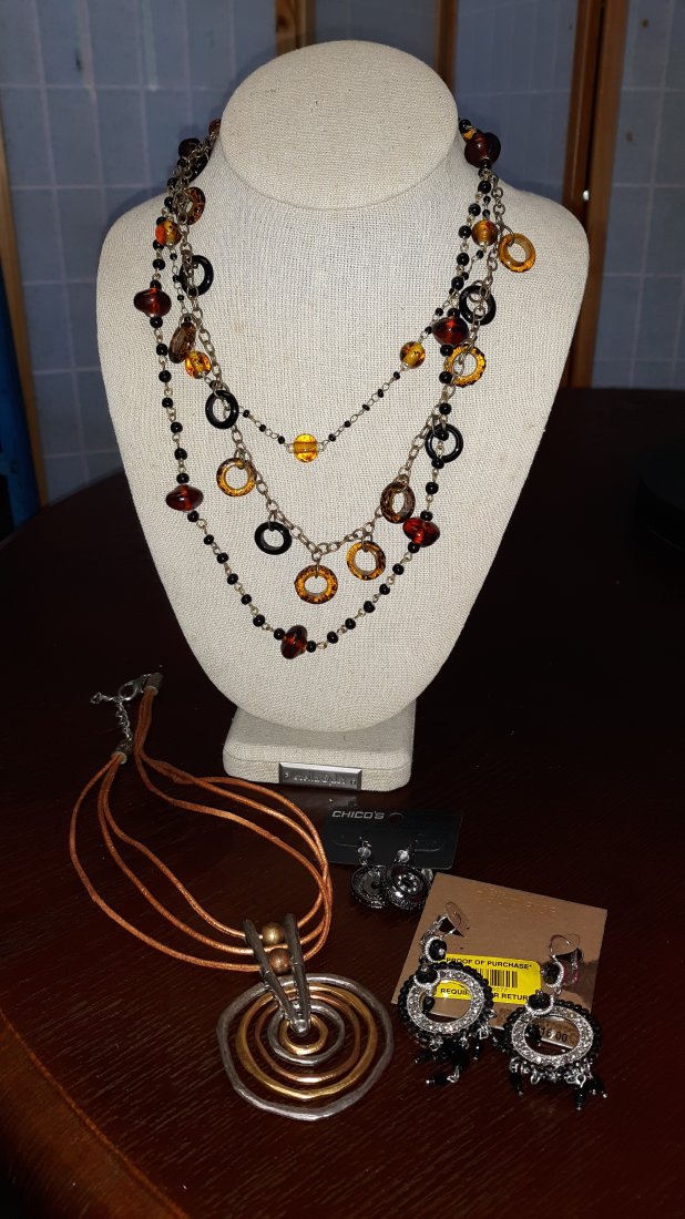 Jewelry lot of 4 pier 1, chico's NWT: nice jewelry lot necklace from pier 1 w/tag, earrings pierced from chico's w/tag, earrings pierced from dauplaise w/tag and another copper colored necklace no tag all 4 for one bid see pics