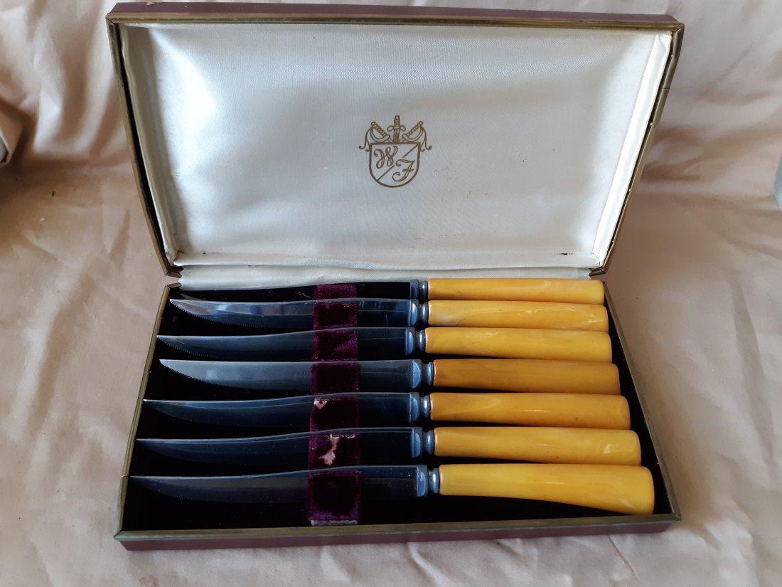 stainless steel steak knives bakelite handles: set of 7 with the box great almost butterscotch Bakelite? handles knives are in great shape see pics 8 1/4" long knives forgecraft stainless steel