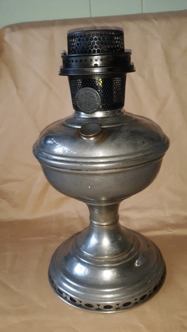 VINTAGE antique ALADDIN MODEL 12 OIL LAMP (1 of 4)