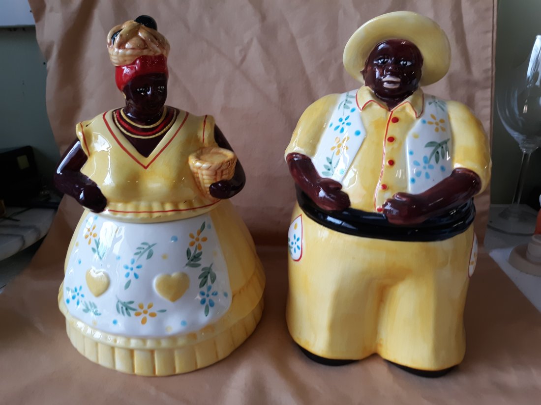 black mammy cookie jars lot of 2: lot of 2 black mammy cookie jars from estate no damage noted see pics