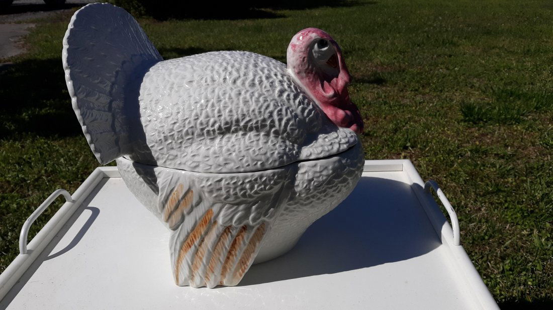 VINTAGE MADE IN ITALY TURKEY SOUP TUREEN: VINTAGE MADE IN ITALY TURKEY SOUP TUREEN from estate no damage marked on bottom made in italy 13" x 12" see pics