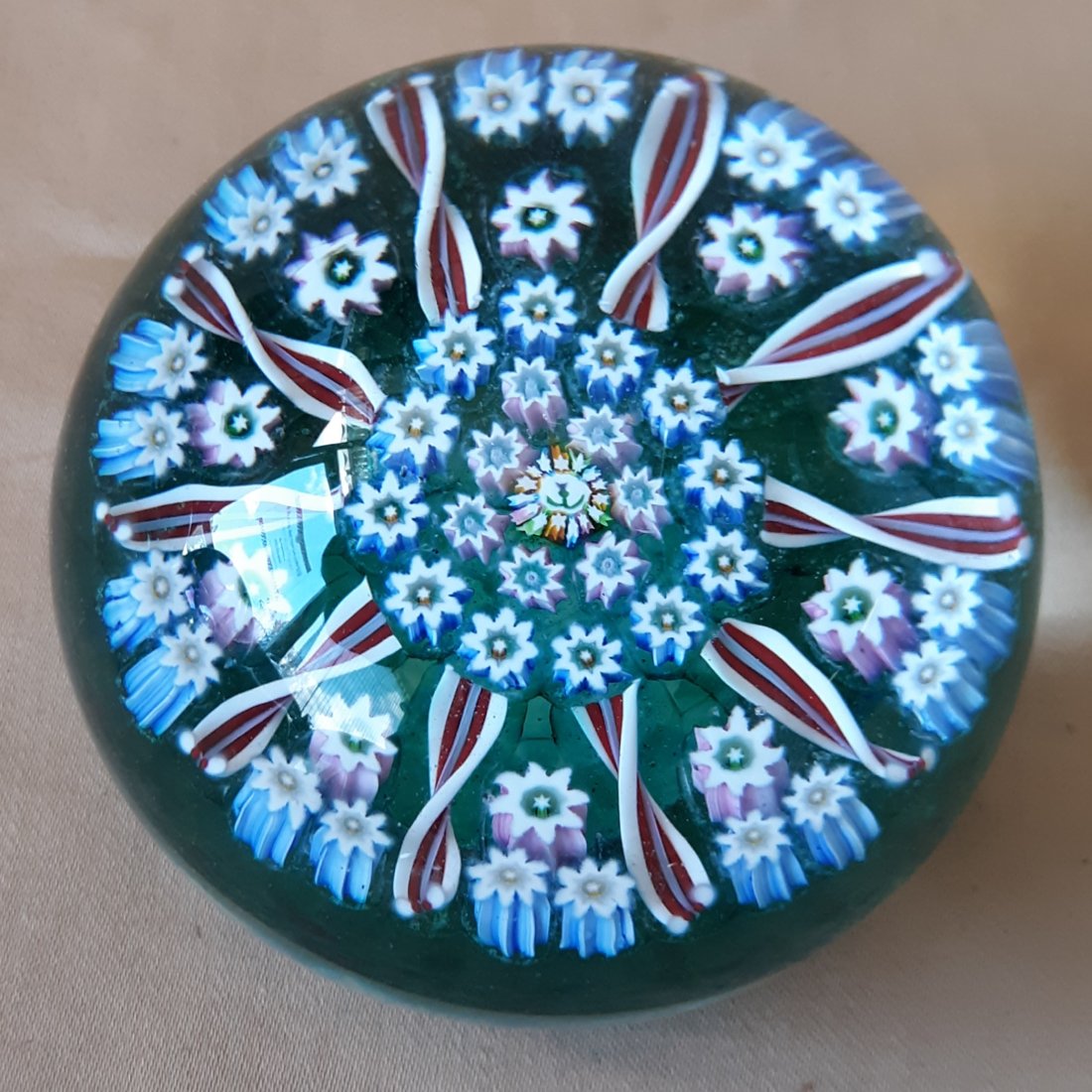 vtg john deacon close pack complex paperweight: vtg john deacon close pack complex paperweight no damage noted 2" x 2 1/4" beautiful paperweight with orig label see pics