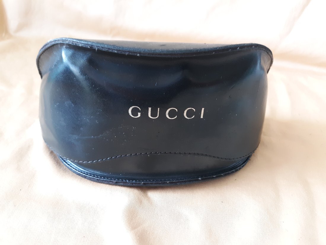vintage leather gucci glasses/sunglasses case (1 of 3)