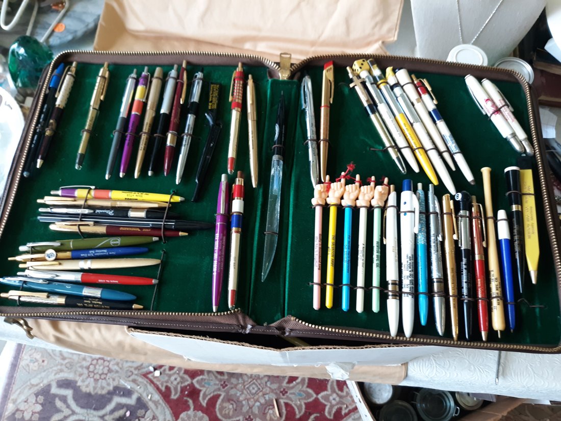 Ultra Rare pen collection newton rifle, ritepoint, eight ball, fingers huge lot: this is a huge lot with many very rare examples newton rifle pen, never seen one of these? finger pens, baseball bat, 8 ball appx 52 pens and case all for one bid! wengomatic, ritepoint and more inclu