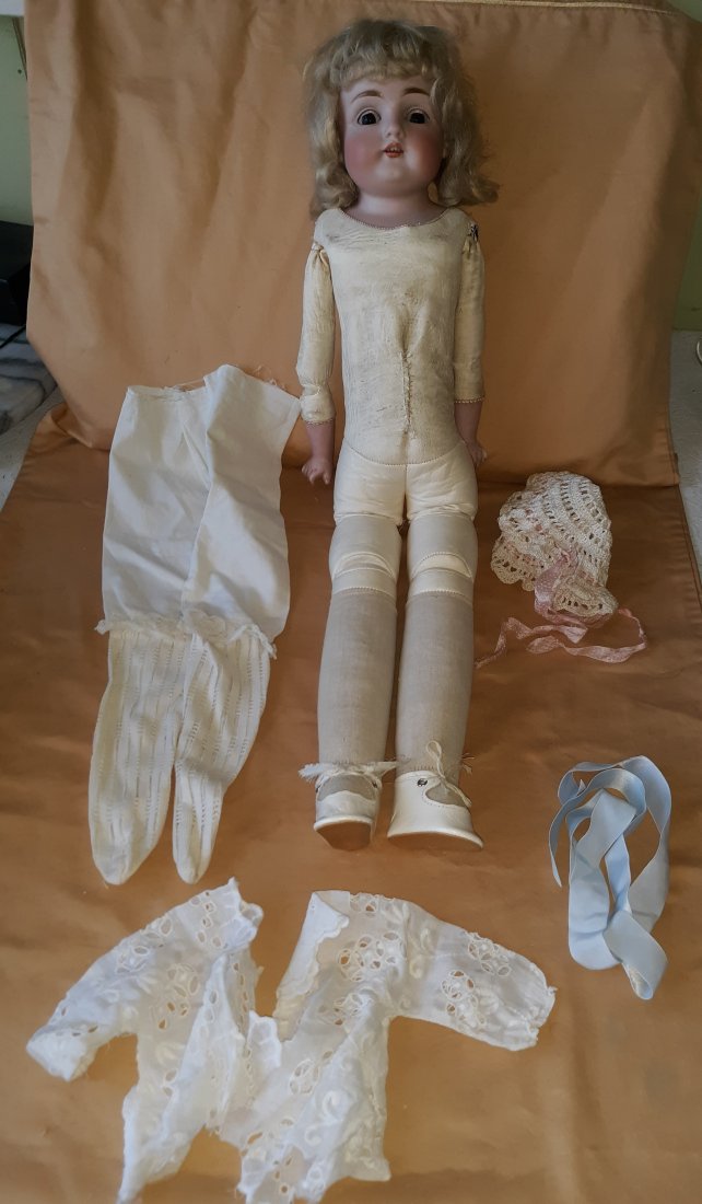antiq dep 8 doll bisque head leather body Jumeau?: 23" doll from estate bisque head marked dep 8 brown sleep eyes open mount with 4 teeth leather body see pics very likely a tete Jumeau?