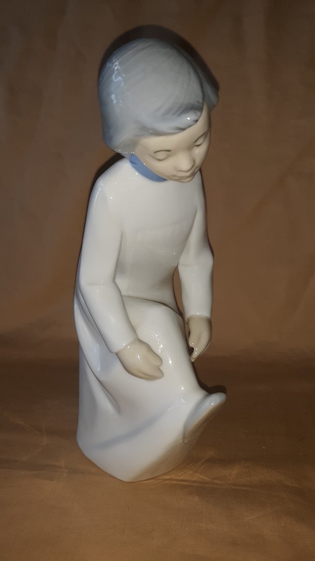 Vintage Rex Valencia Spain Girl in Night Gown Figurine 8" Tall (1 of 3)