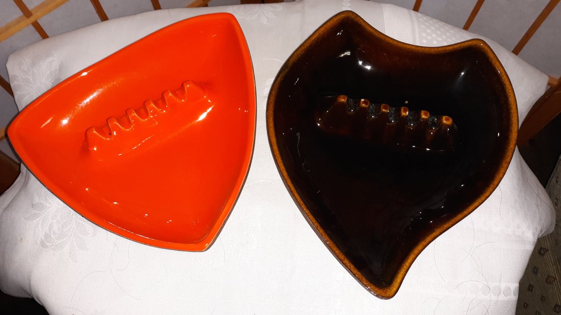 mid century orange Ashtrays lot of 2  USA (1 of 2)