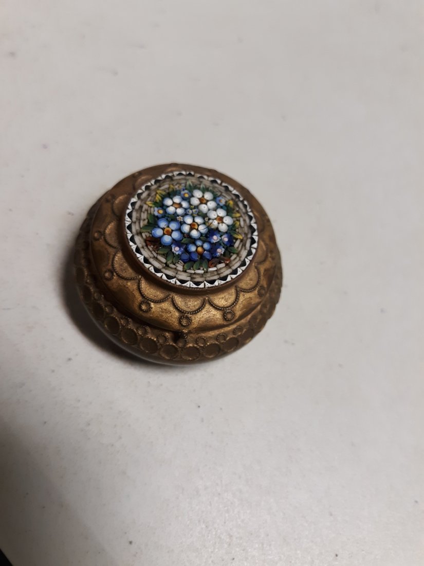 antique brass pill or snuff box (1 of 4)