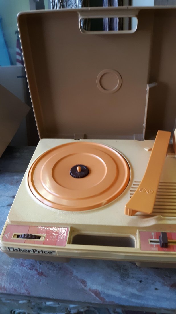 Fisher Price Record Player For 33 & 45 RPM 1978 (1 of 4)
