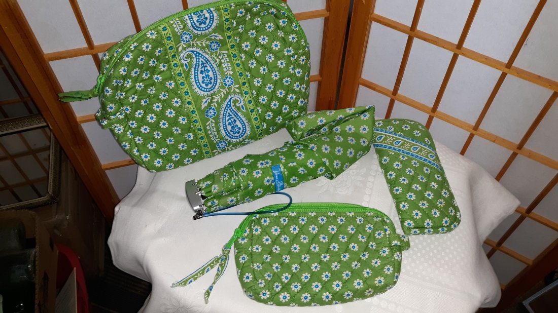 vera Bradley cosmetic cases umbrella lot of 4 (1 of 2)