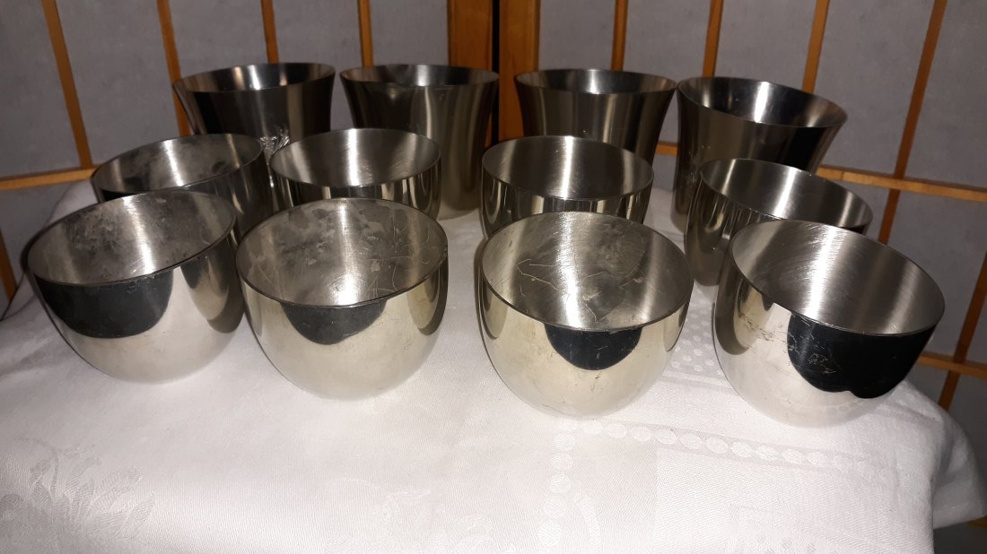 Pewter lot of 12 Daalderop, kirk steiff cups: Pewter lot of 12 Daalderop, kirk steiff cups, 4 are daalderop made in holland pewter 1 has dent other 3 look good, and 8 kirk steiff cups all in good used condition see pics all 12 for one bid