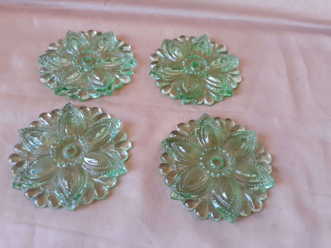 vintage/antique victorian curtain tiebacks vaseline glass lot of 4 (1 of 4)