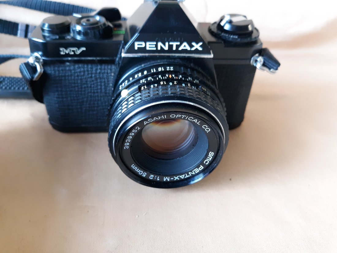 vintage pentax MV 35MM slr camera & zoom lens (1 of 7)