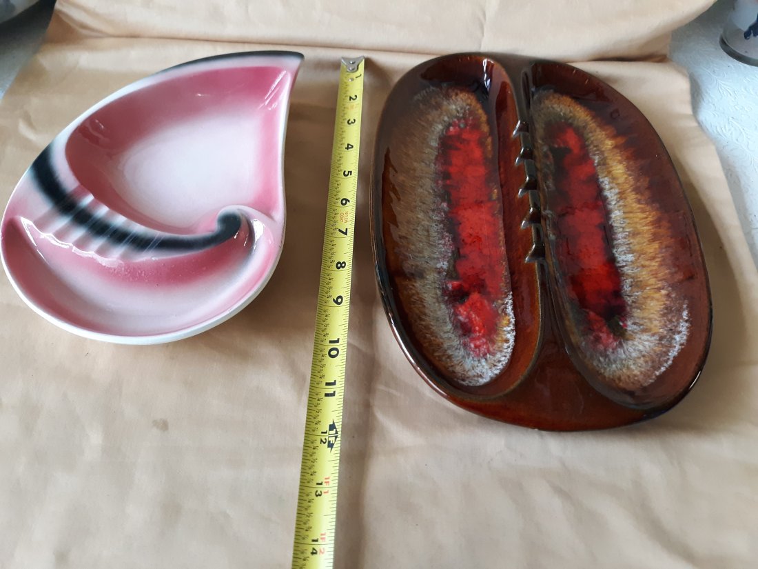 mid century pottery ashtrays pink & black too!: both are in great conditon 19560's era see pics no chips noted