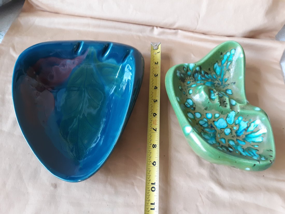 mid century pottery great colors lot of 2 ashtrays: check out these colors the dark blue has had a little chip repaired other one looks great both for one bid see pics