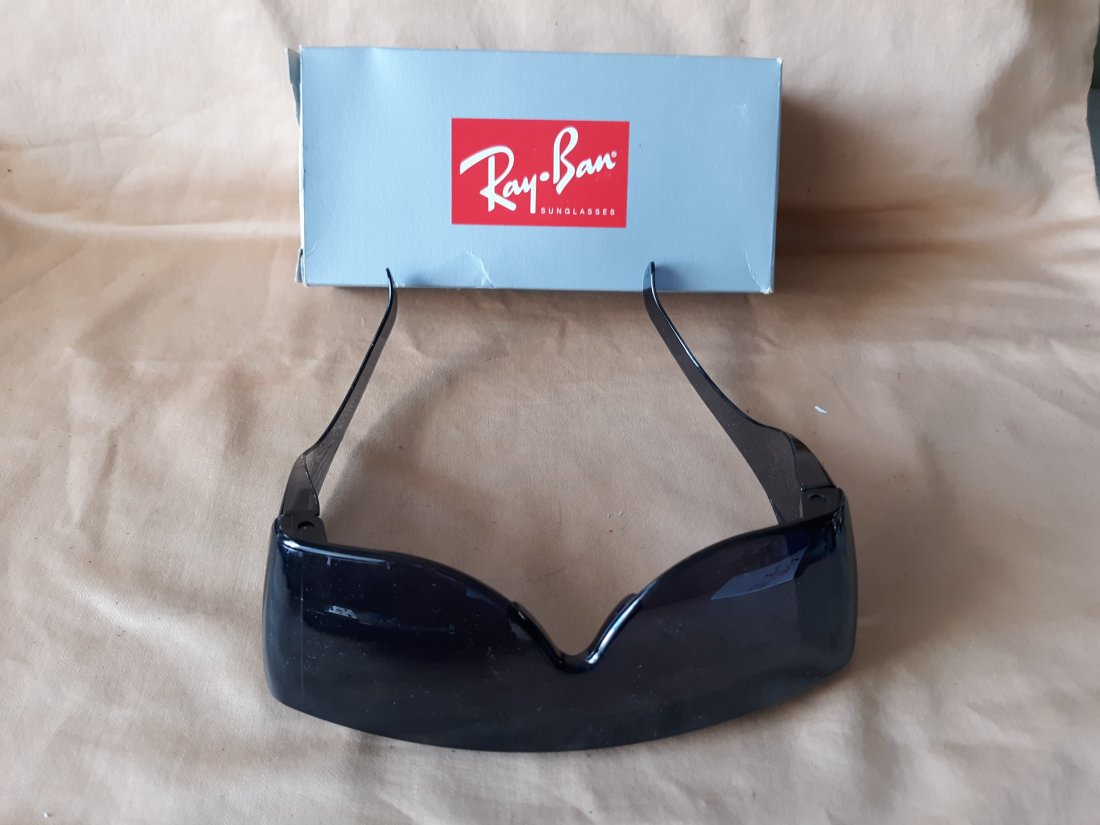 solar shield Z87s fits over sunglasses extra large /ray ban box: solar shields look new in a ray ban case not ray ban but box included see pics