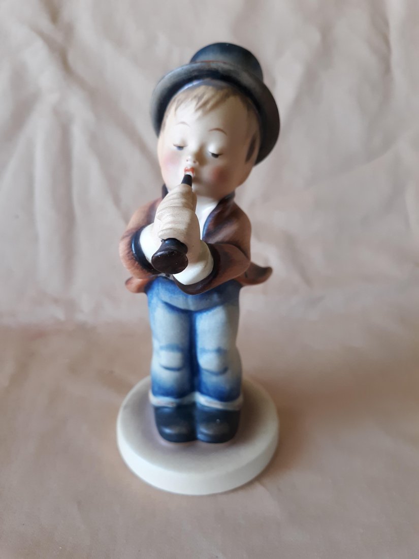 Hummel 85/0 Tmk2 Serenade Boy W/Horn (1 of 3)