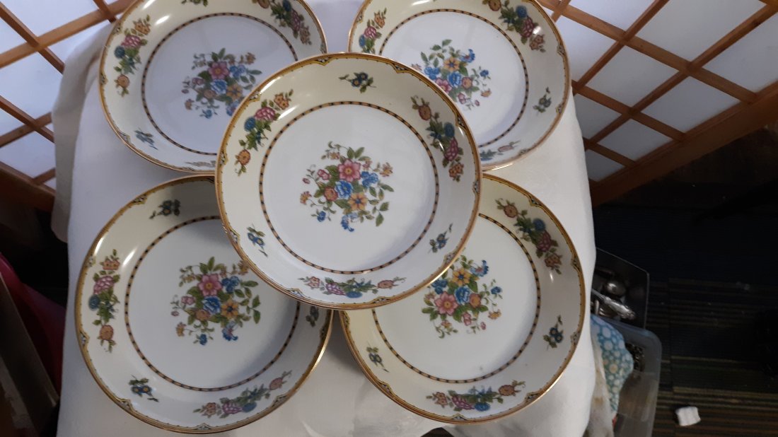 Coupe Soup Bowls Elysian by NORITAKE lot of 8 7 3/8": Coupe Soup Bowls Elysianby NORITAKE made in japan lot of 8 they are 7 3/8"wide no damage see pics all 8 for one bid