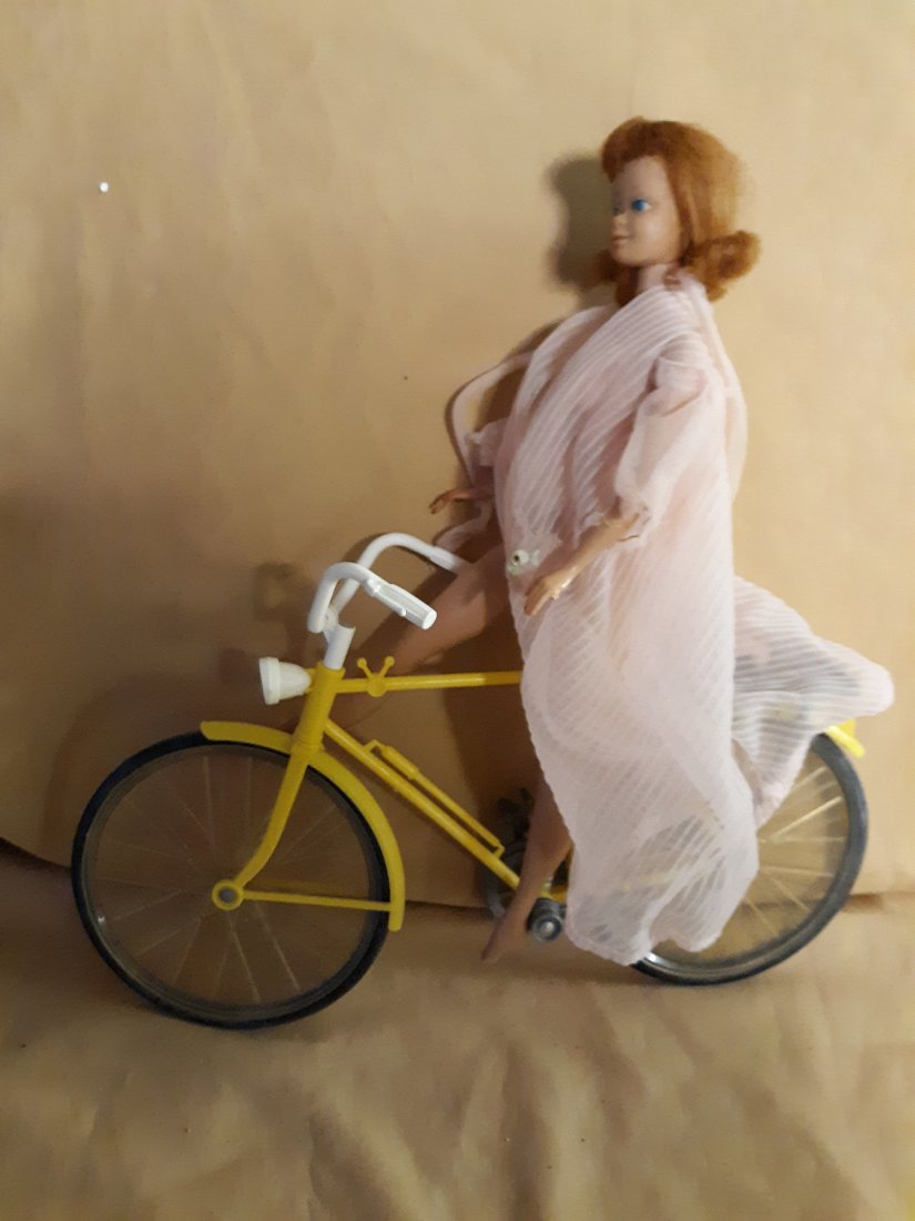 1982 midge barbie & barbie bicycle & negligee: nice 1982 midge doll missing 1 finger but nice, vintage barbie nighty negligee and barbie bicycle all for one bid note the nightie is 1959-64 see pics
