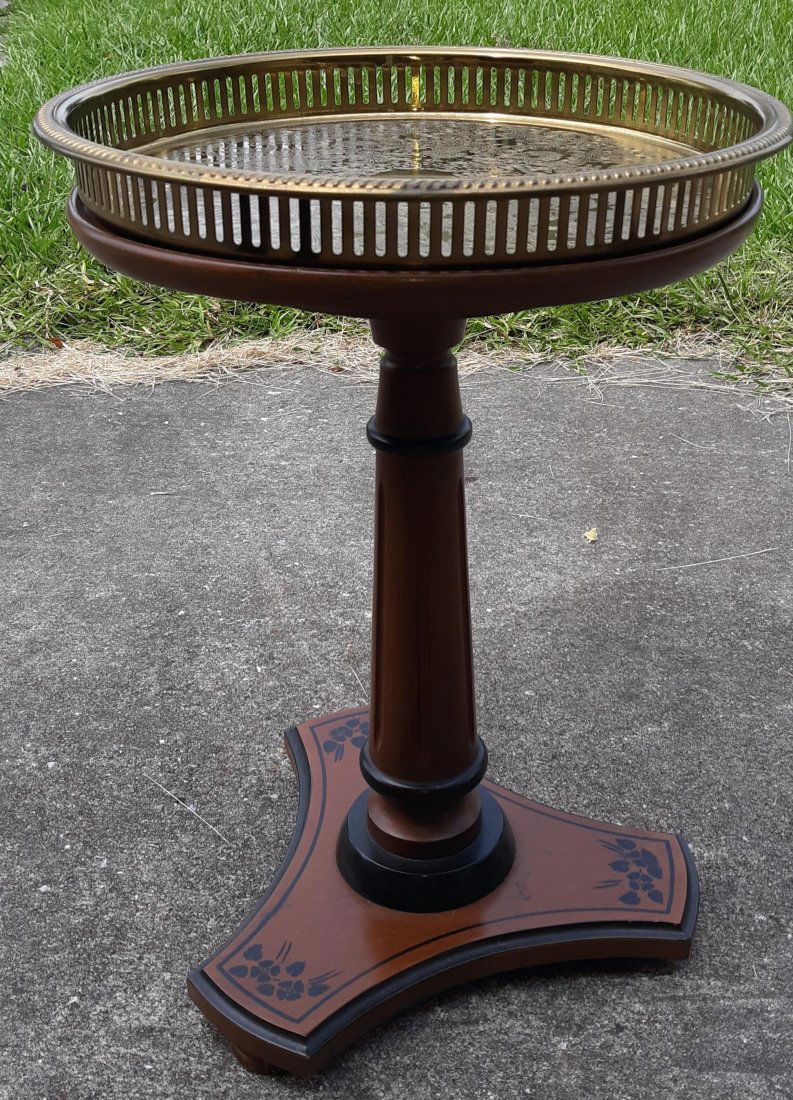 Regency Stencil Cocktail Round Sidetable W/ Brass Tray (1 of 4)