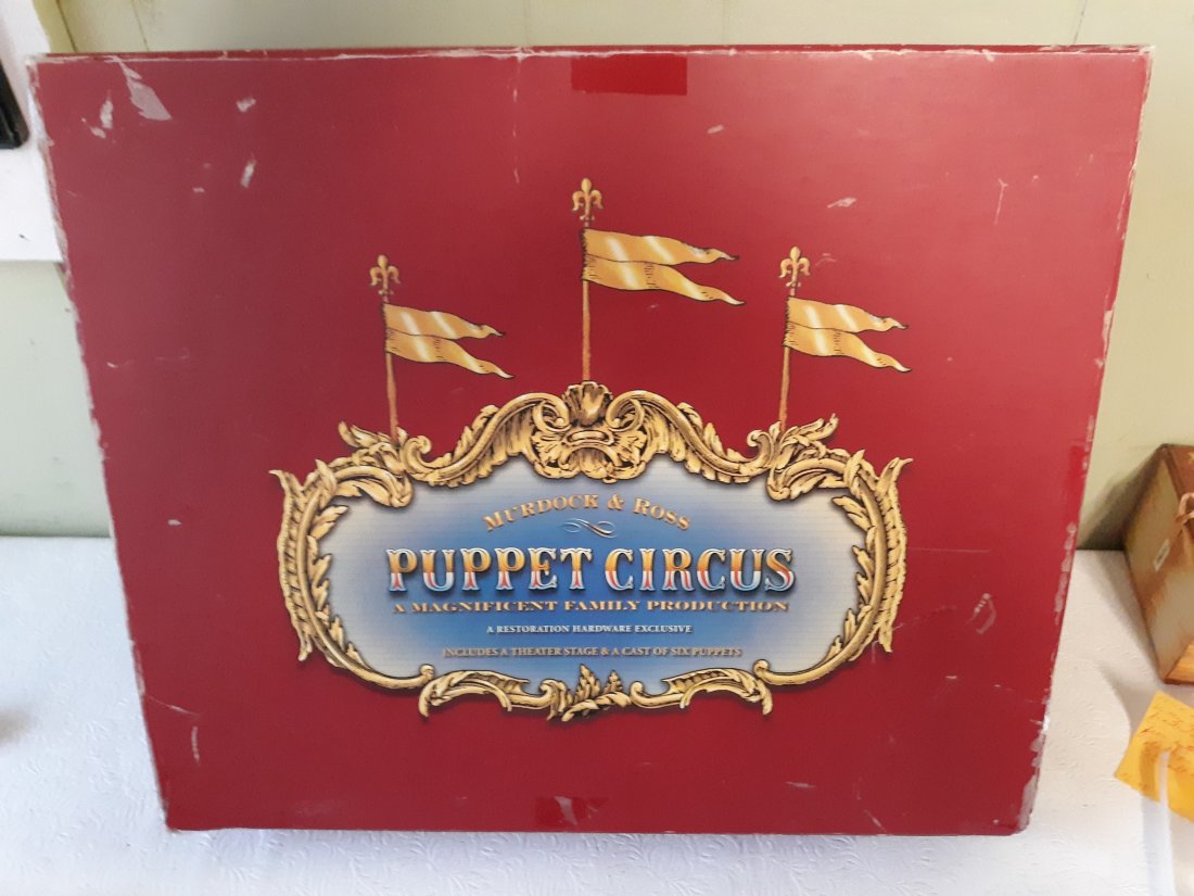 murdock & ross Puppet circus theatre & 6 puppets (1 of 3)