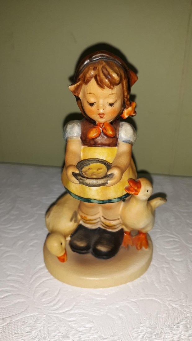 Hummel Figurine Be Patient - 4 1/2" Tall TMK5: Hummel Figurine - Be Patient - 4 1/2" tall TMK5 197 in good condition no breaks see pics i do see crazing