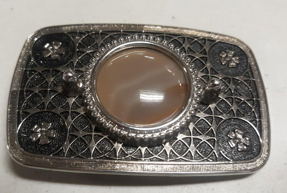 Belt Buckle Agate cabochon Beauty!: beautiful belt buckle light striped agate? in the center 3 1/2" X 2 1/4" see pics (not sure if agate is lab created or natural)