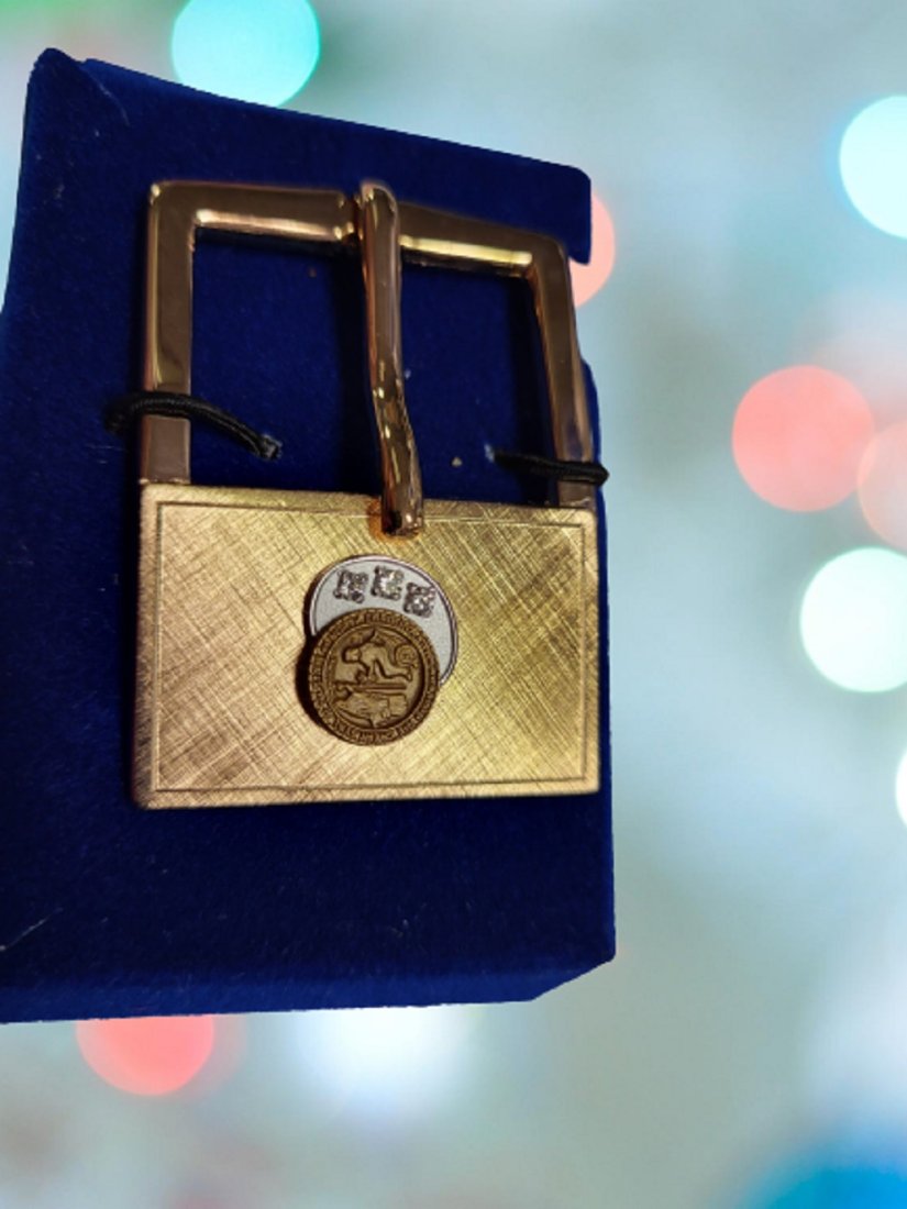 nc state employee 45 yr belt buckle 10K & diamond (1 of 2)