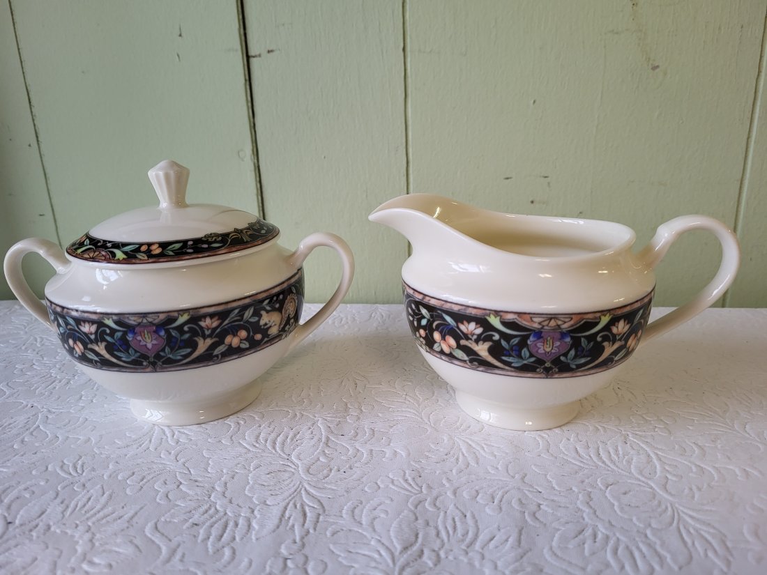 Jardin De Paradise Mikasa Creamer & Covered Sugar: beautiful no damage Jardin De Paradise Mikasa Creamer & Covered Sugarfrom the estate both for one bid see pics