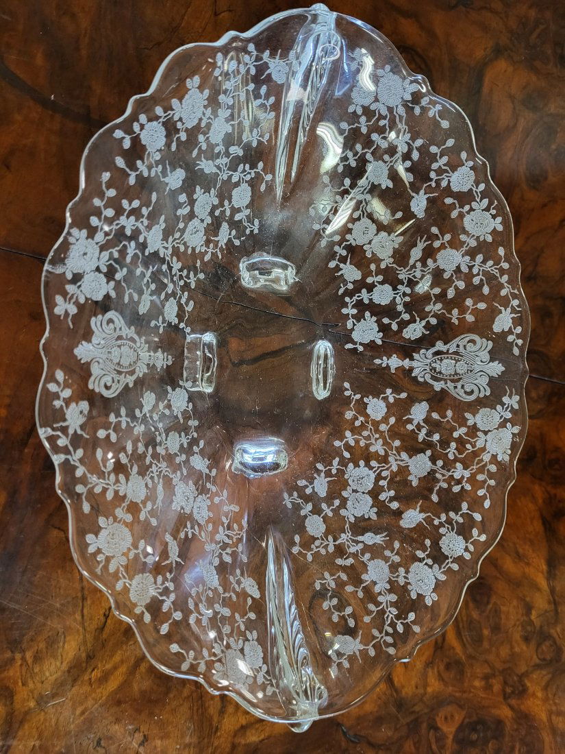 Cambridge Rose Point 4 Footed Bowl  Beautiful elegant glass (1 of 3)