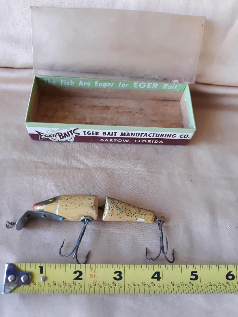 Vintage Eger Baits Wood Jointed fishing lure (1 of 3)