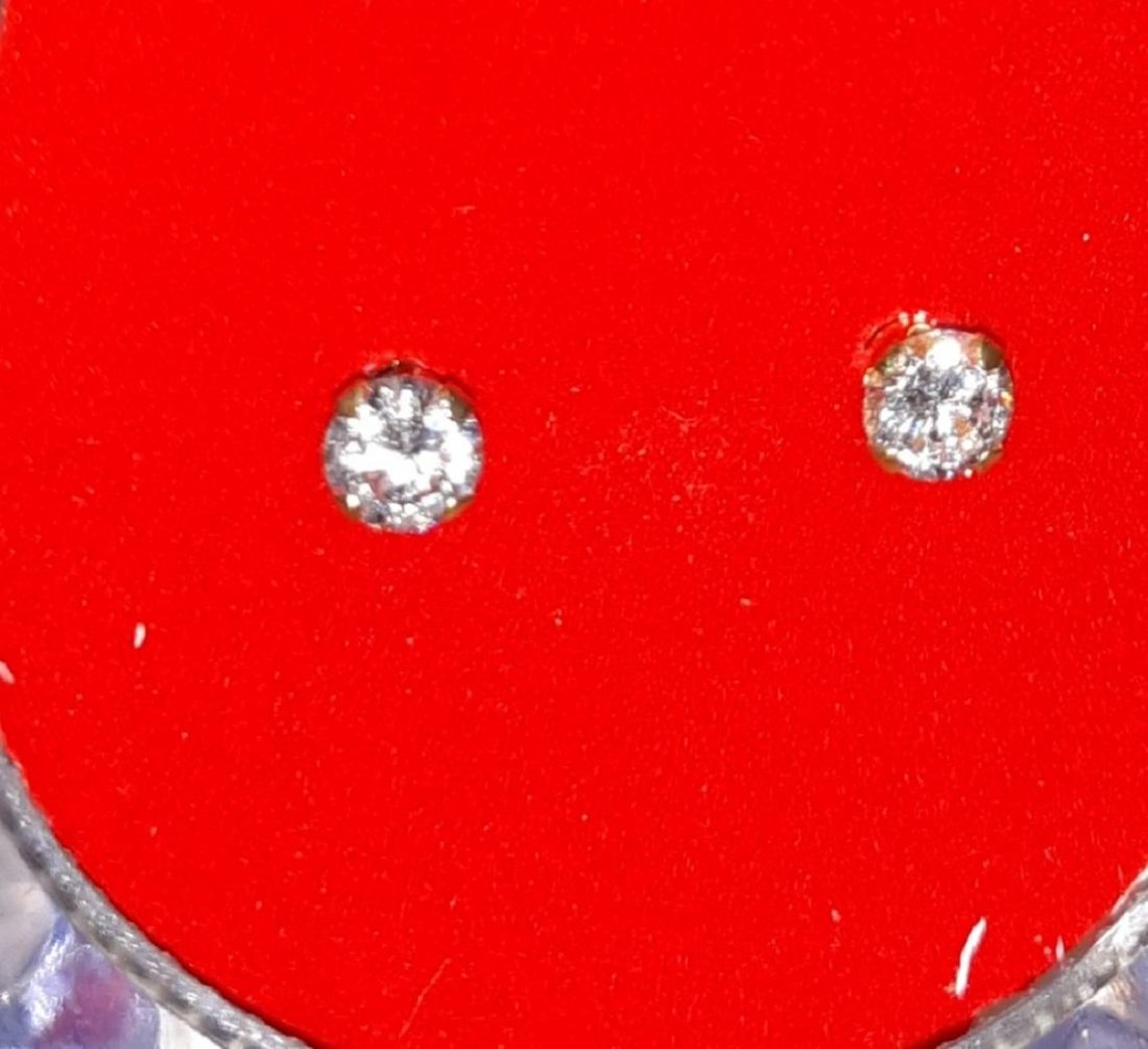 14K gold & White Sapphire Pierced Earring 1 Carat: beautiful 1/2 carat each for total of 1 carat appx sent in 14K setting with acrylic gift box see pics