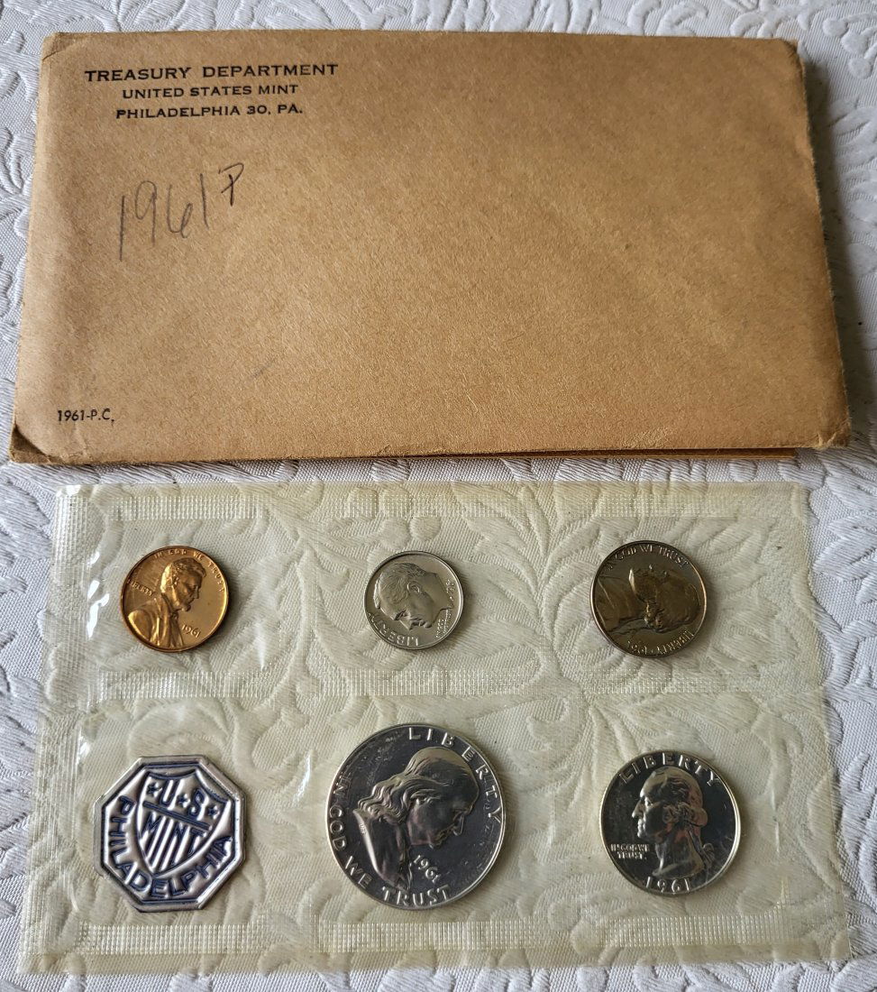 1961 US coin mint set silver coins too! (1 of 2)