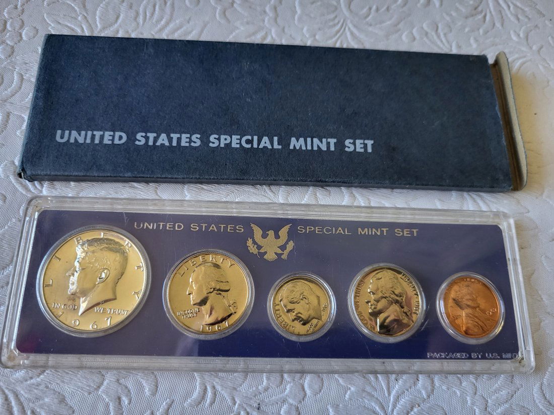 1967 special mint set us coins kennedy too! (1 of 2)
