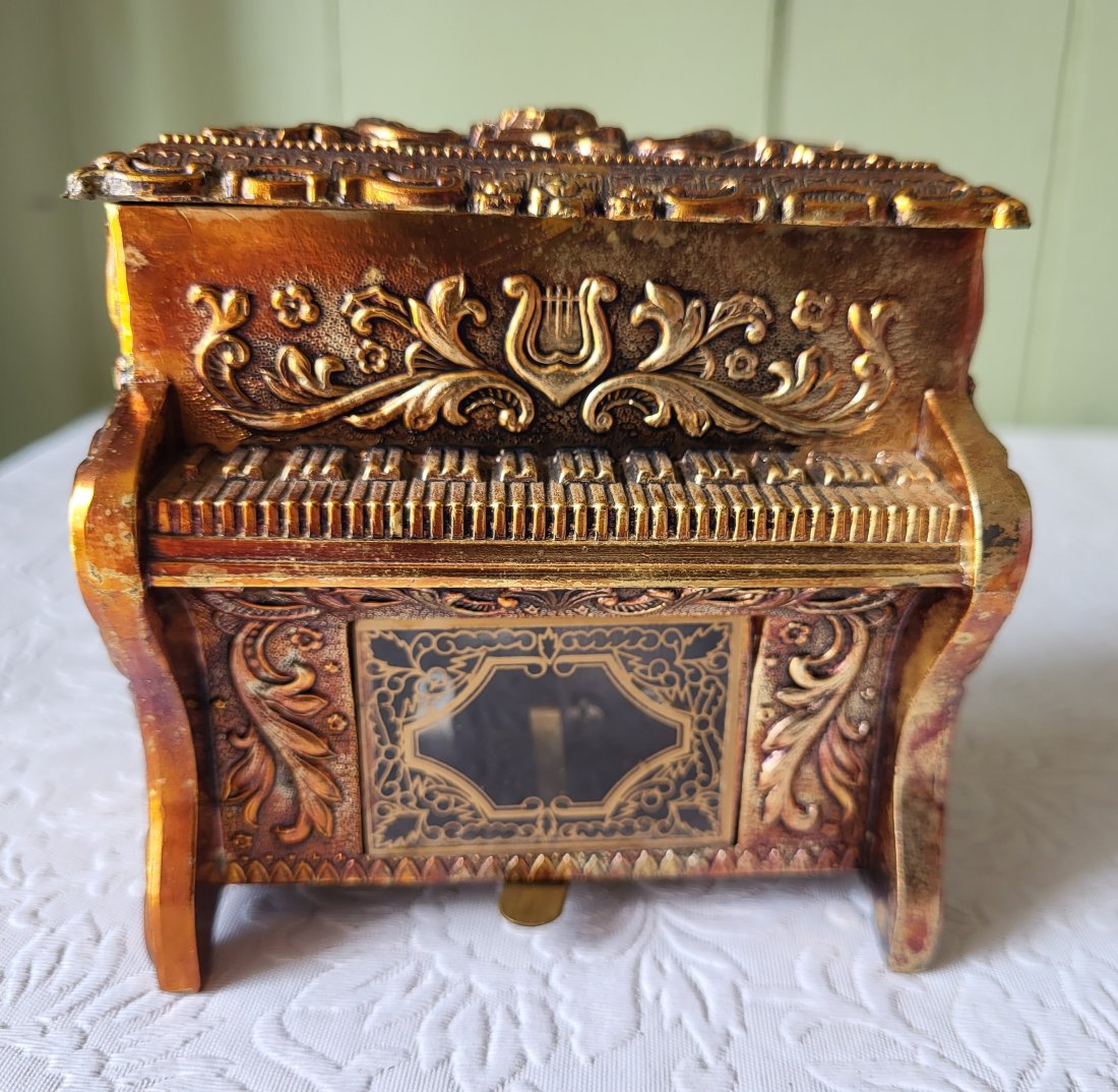 vtg piano music box jewelry box works!: 3 1/2" tall x 3 3/4" x 2 1/2" music box plays impossible dream works good see pics made by gunther mele see pics
