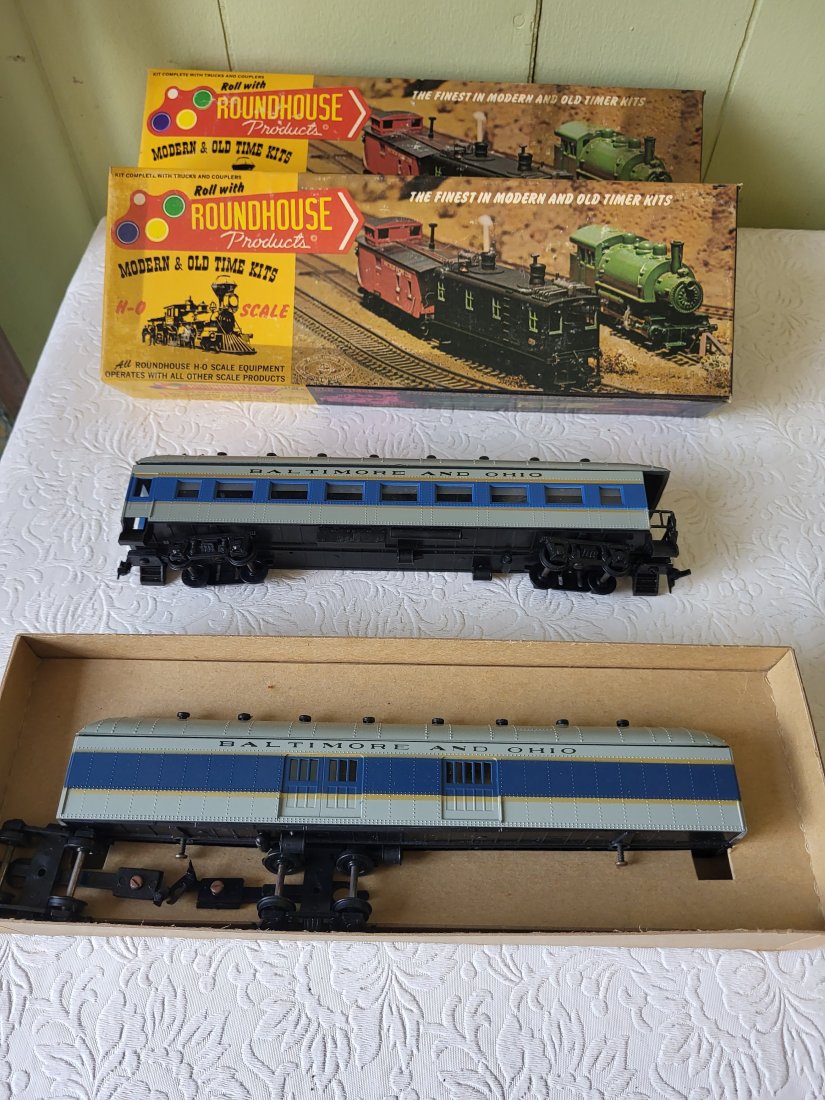 rare pair of roundhouse harriman style baggage cars bo mint: both in orig box near mint one has not had the wheels attached #6028 & 6008 both for one bid see pics