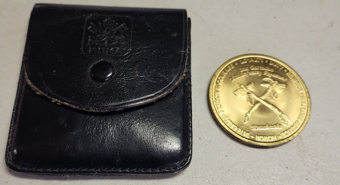 us army 2nd battalion 10th infantry tomahawk coin token in leather pouch: us army 2nd battalion 10th infantry tomahawk coin token in leather pouch beautiful leather case signed roma goes with it see pics