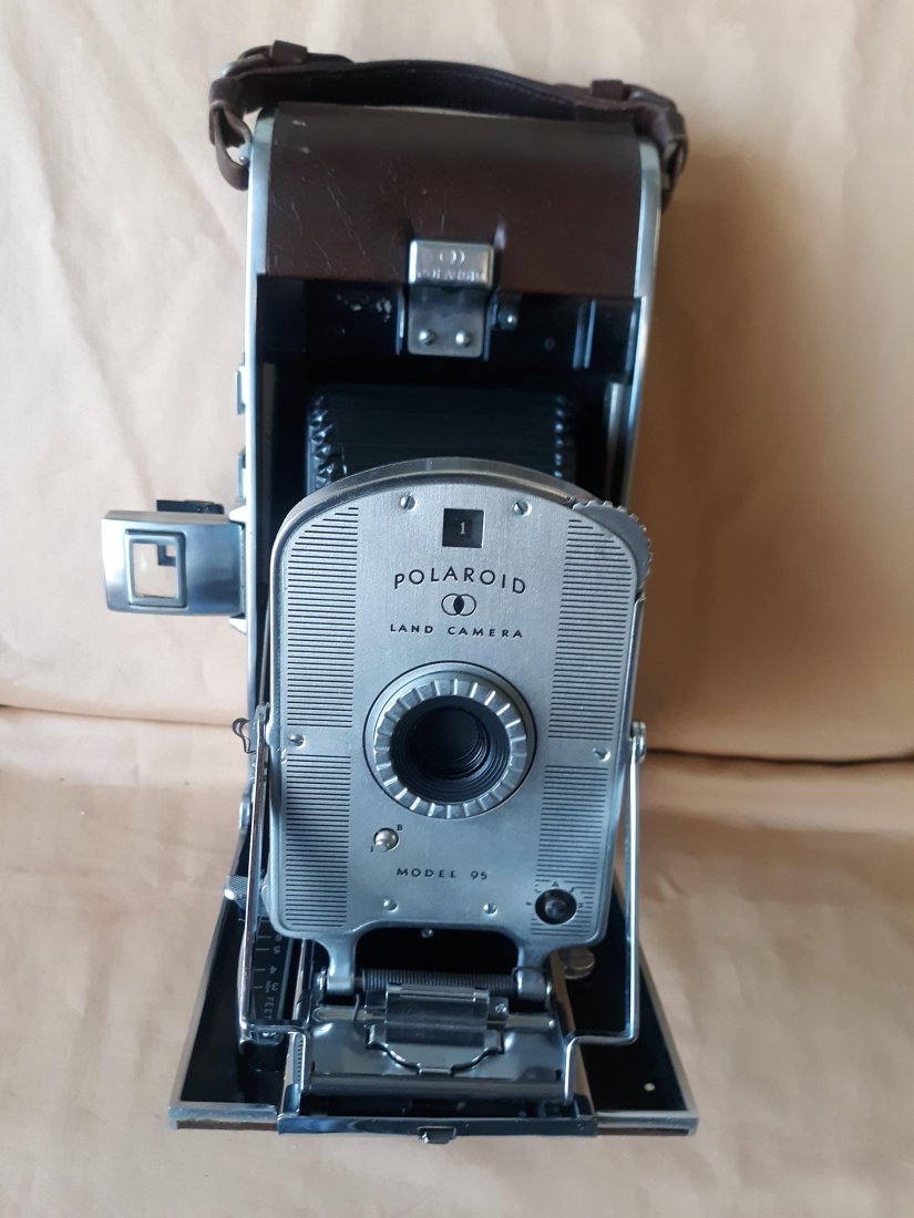 Vtg Polaroid Land Camera Model 95 (1 of 4)
