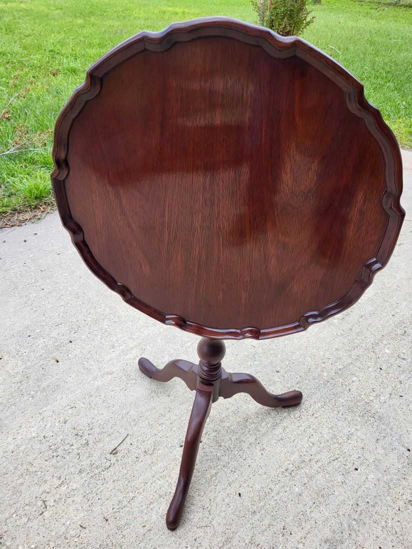 ethan allen vtg tilt top mahogany table pie crust (1 of 4)