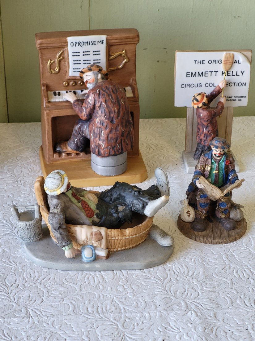 emmett kelly jr 4 porcelain figurines hand signed: larger piano figurines 5 1/4" and signed bathtub one signed by hand 1992 all 4 are in good conditions see pic