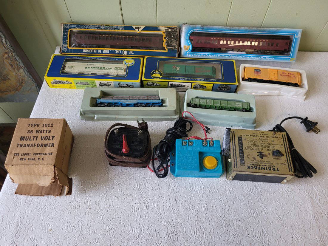 Ho Train & Transformer Lot Lionel Too! Auction