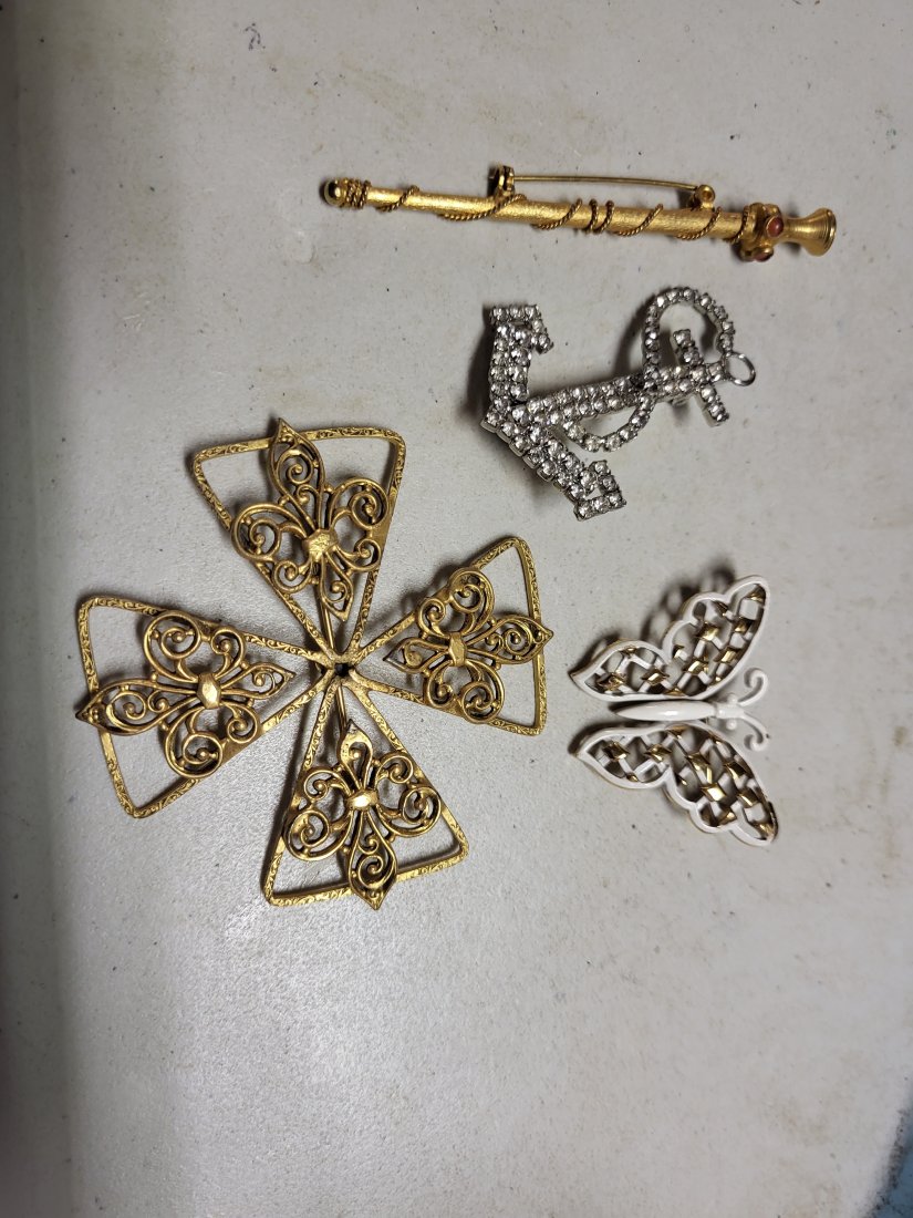 estate brooch lot of 4 pcs navy anchor, rhinestone: butterfly, fleur de lis all 4 for one bid all in good shape freireich and trifari and rhinestones see pics
