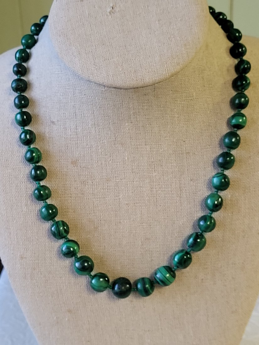 vtg malachite bead necklace graduating beads: vtg malachite bead necklace graduating beads 18"from estate beautiful 18" long see pics